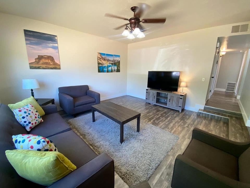 Family Home in Kanab w private Hot Tub Near Zion House in Kanab