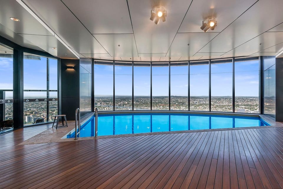 Stunning 2BR - Tallest Building in CBD plus Pool, Gym Apartment in Kangaroo Point