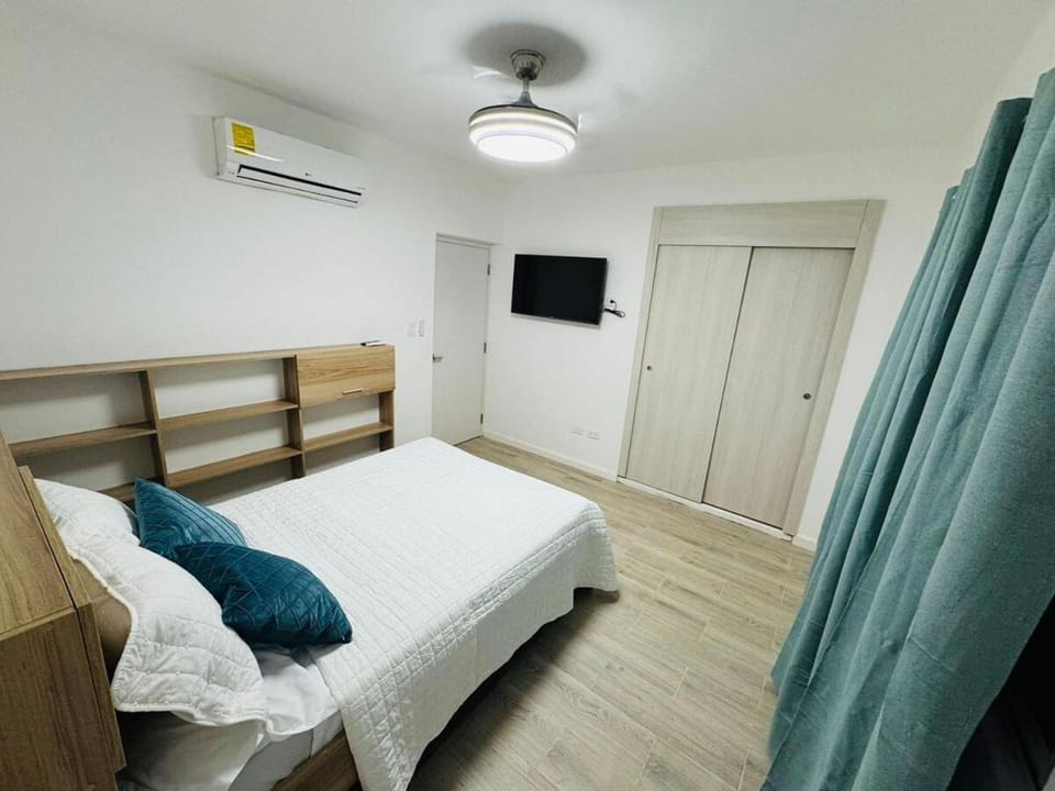 Bedroom, air conditioner