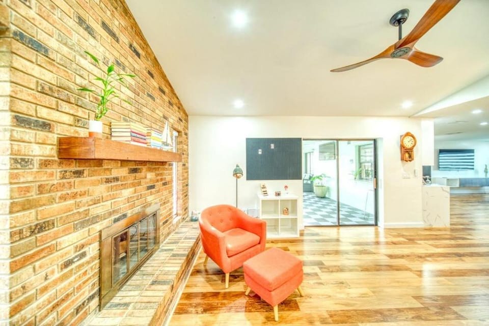 Living room, Seating area, fireplace