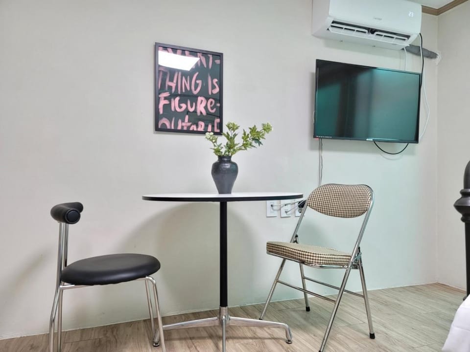 Gongdeok Cozy Stay 101, 5min from Subway Apartment in Seoul