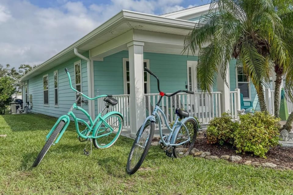 Charming Beachside Home Heated Pool Free Golf Cart House in Palm Coast