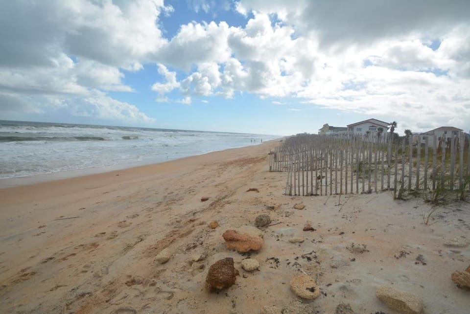 Beachside Home Heated Swim Spa Fenced Yard House in Palm Coast