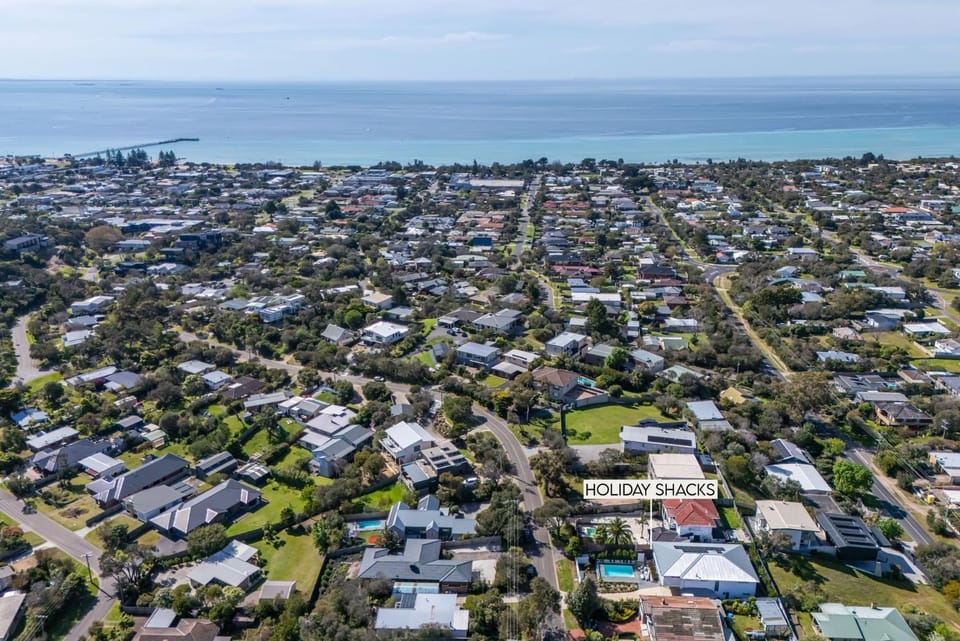 Neighbourhood, Bird's eye view, Street view, Location