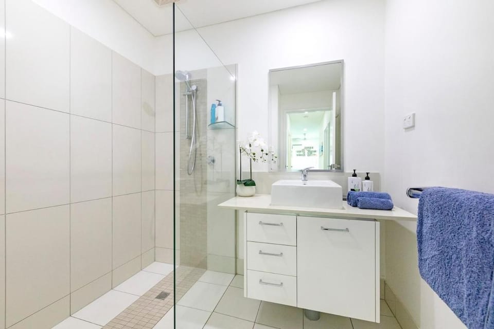 Zen Sapphire Shore 3BR Balcony - Pool - Work Desk Apartment in Darwin