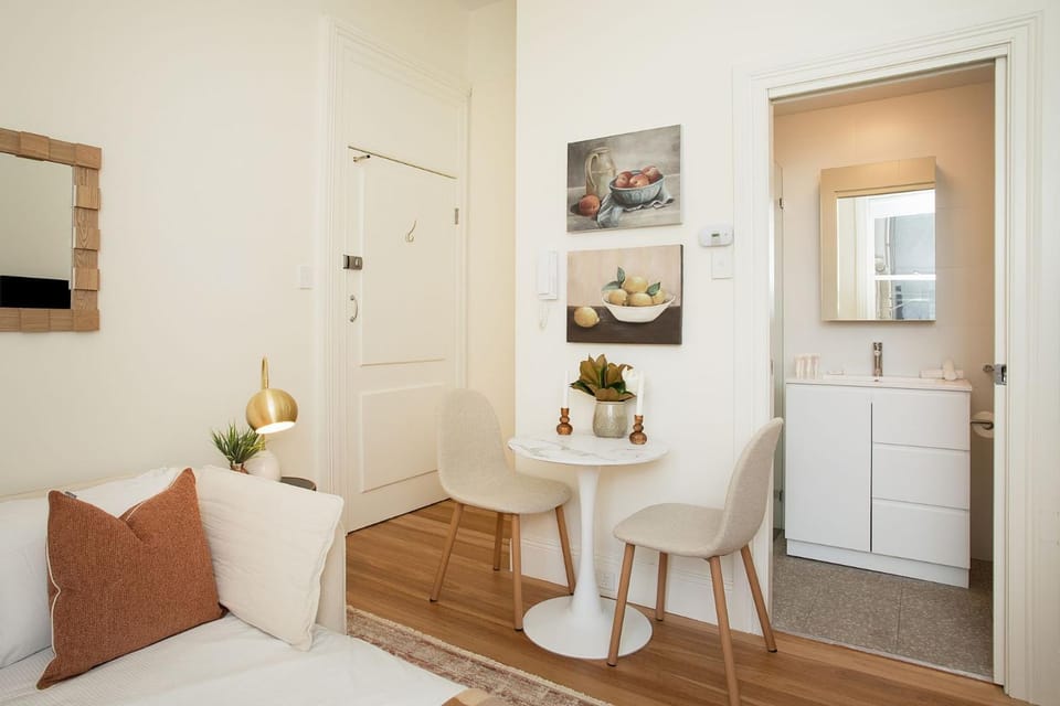 The Crown, Two Surry Hills Apartment in Surry Hills