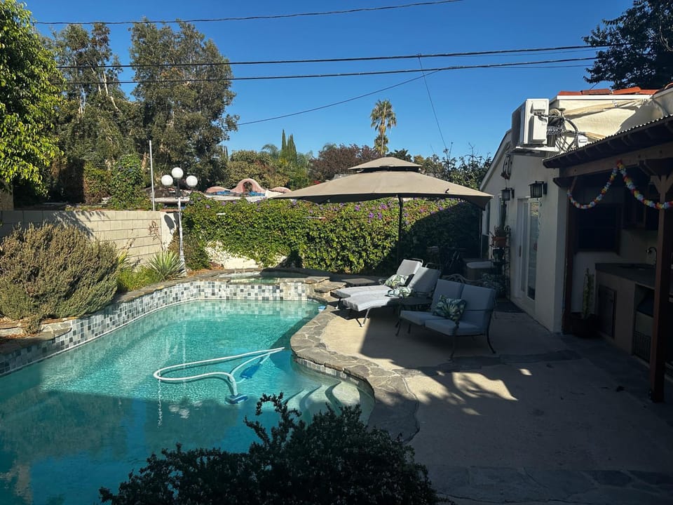Pool view, Swimming pool, sunbed