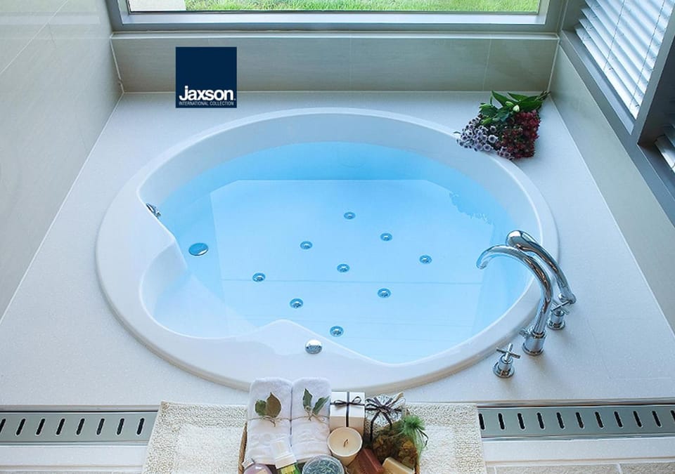 Hot Tub, Massage, Garden view, Area and facilities