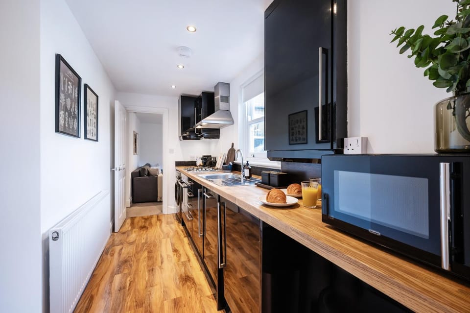 Kitchen or kitchenette, oven, stove