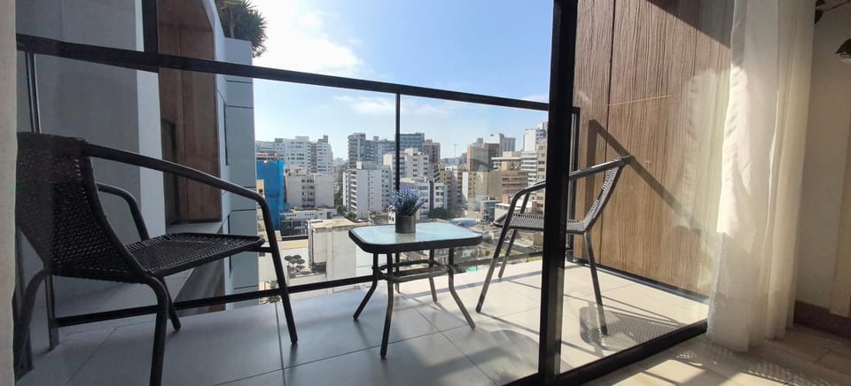 Beautiful and quiet aparment, near to Larcomar, cliff, Kennedy Park Apartment in Miraflores