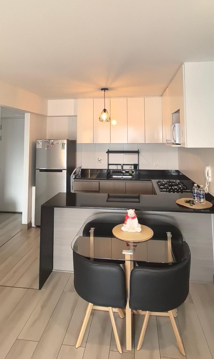 Dining area, microwave, oven