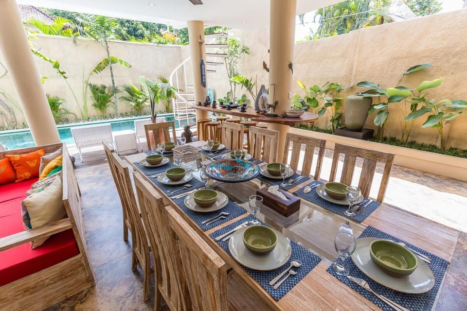 Villa Josefine, 5 Bedroom pool, rooftop, pool table Villa in Kuta