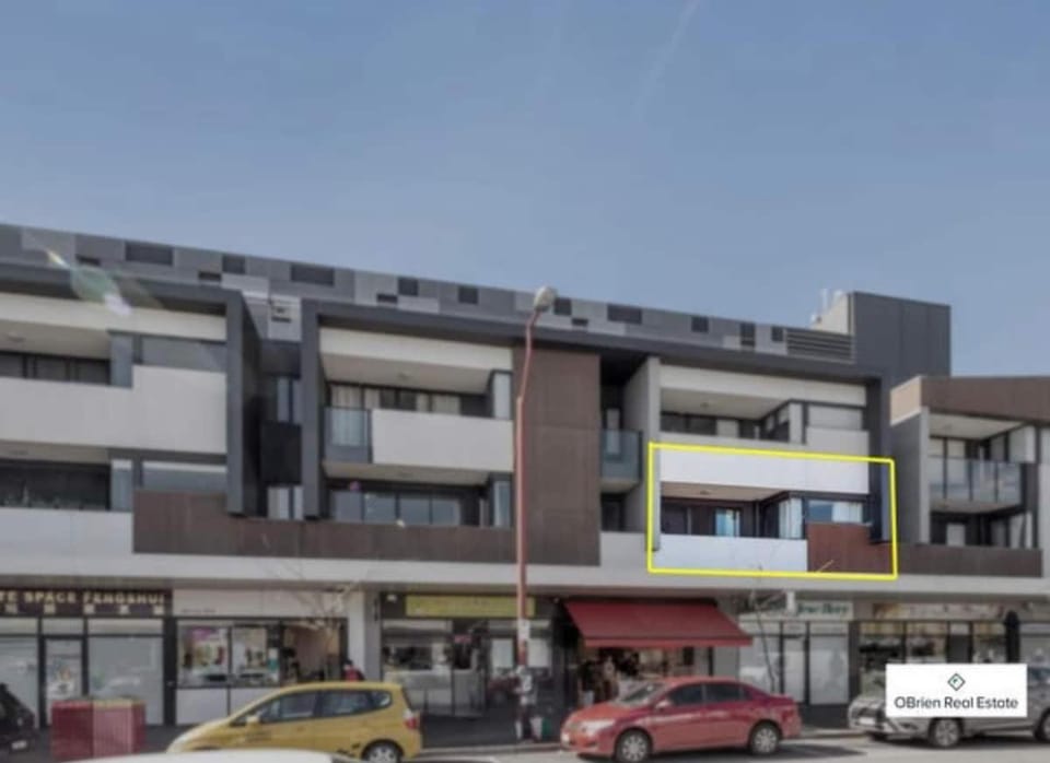 Heart of Springvale Shopping Apartment in Springvale
