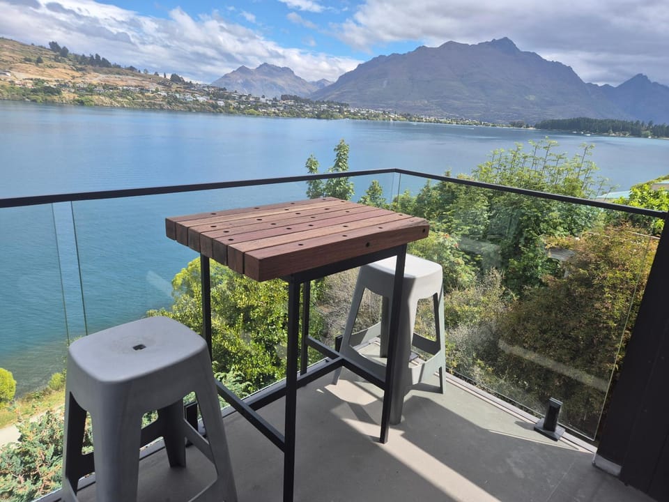 Lake Oasis House in Queenstown