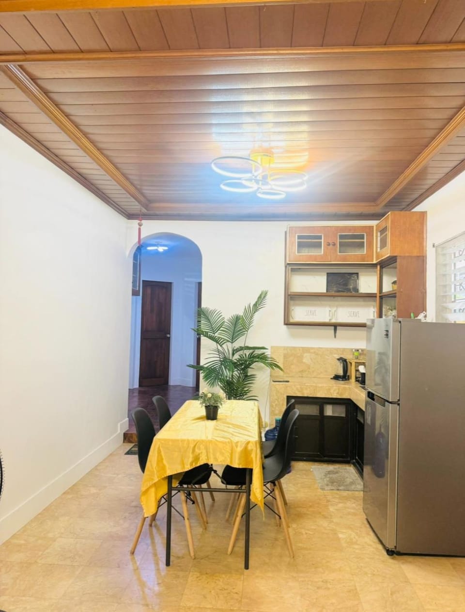 Kitchen or kitchenette, Dining area