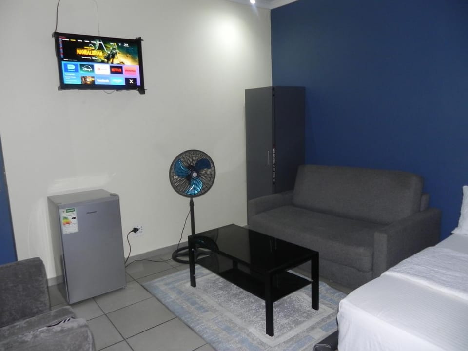 Communal lounge/ TV room, TV and multimedia, Living room, Seating area