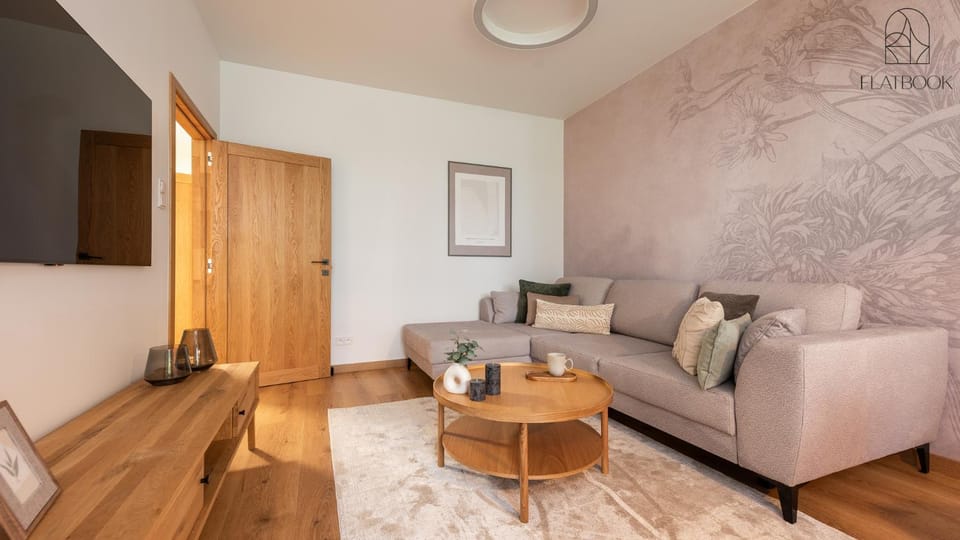 Bed, TV and multimedia, Living room, Photo of the whole room, Seating area