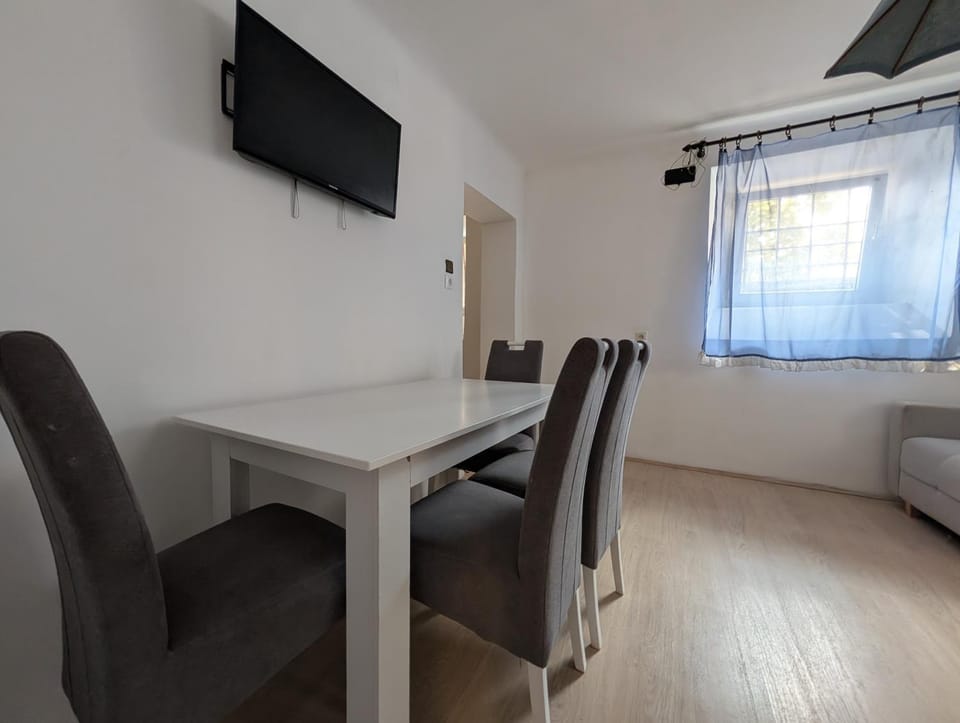 TV and multimedia, Dining area