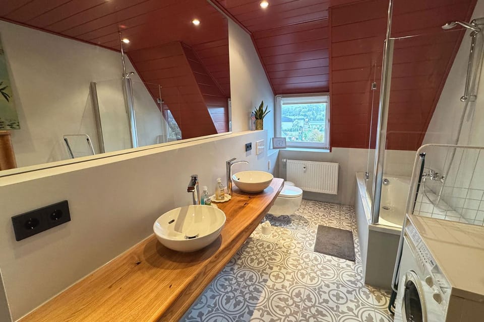 Shower, Toilet, Bathroom, Bath, towels