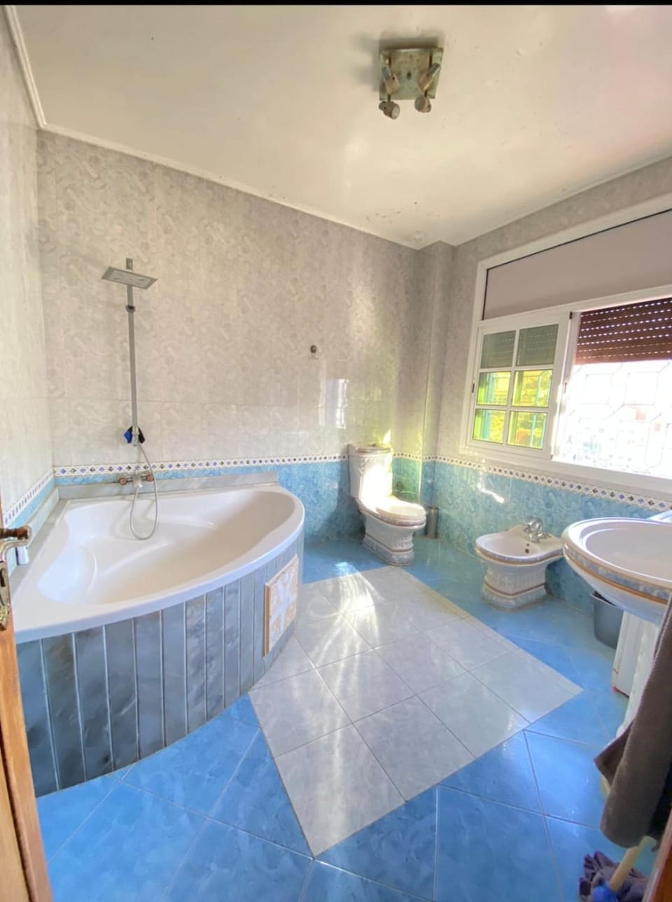 Bath, bidet