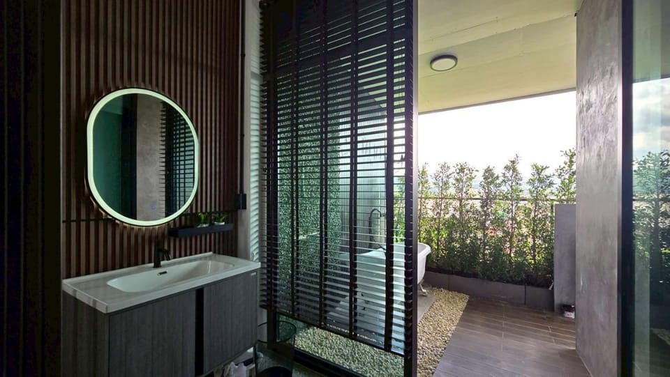 Hot Tub, Bathroom, Balcony/Terrace