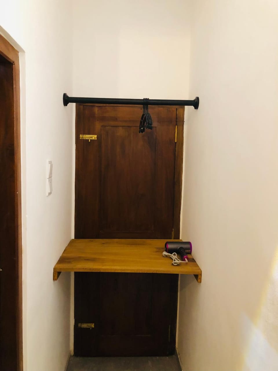 Supermarket/grocery shop, hair dryier, storage, towels
