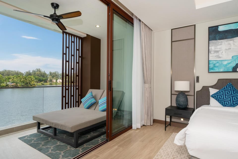 Day, Natural landscape, View (from property/room), Balcony/Terrace, Photo of the whole room, Seating area, Bedroom