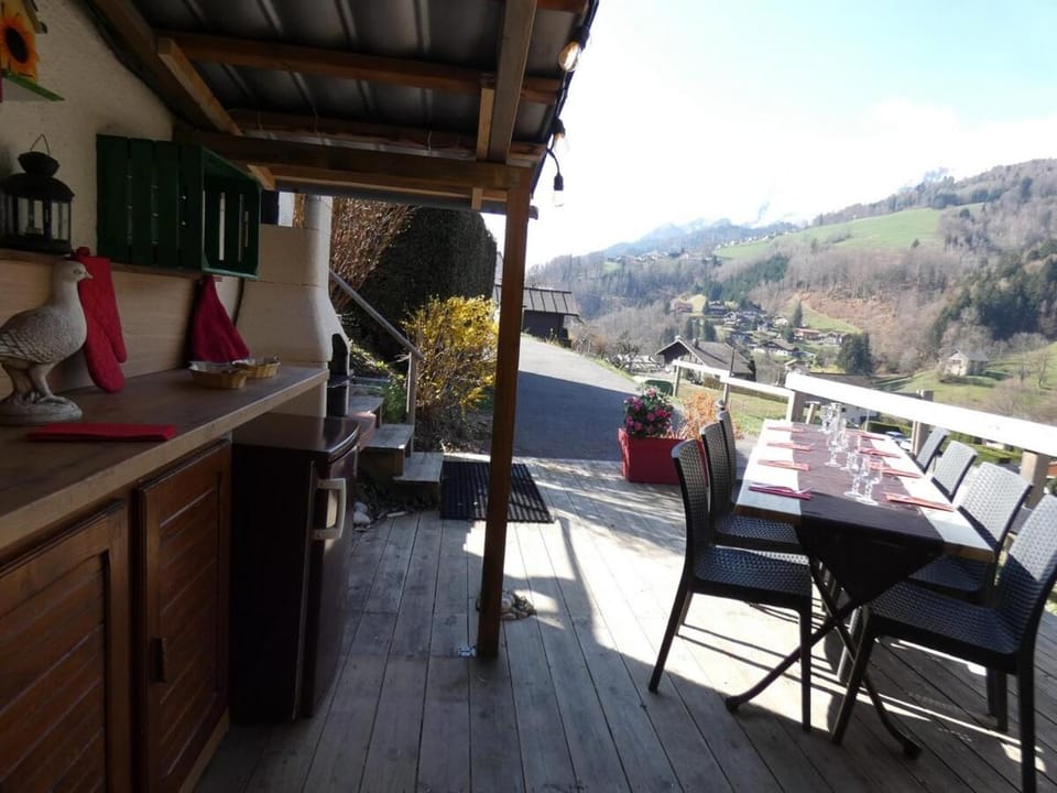 Chalet Tournette avec jacuzzi, Domaine du Fraizier Chalet in Haute-Savoie