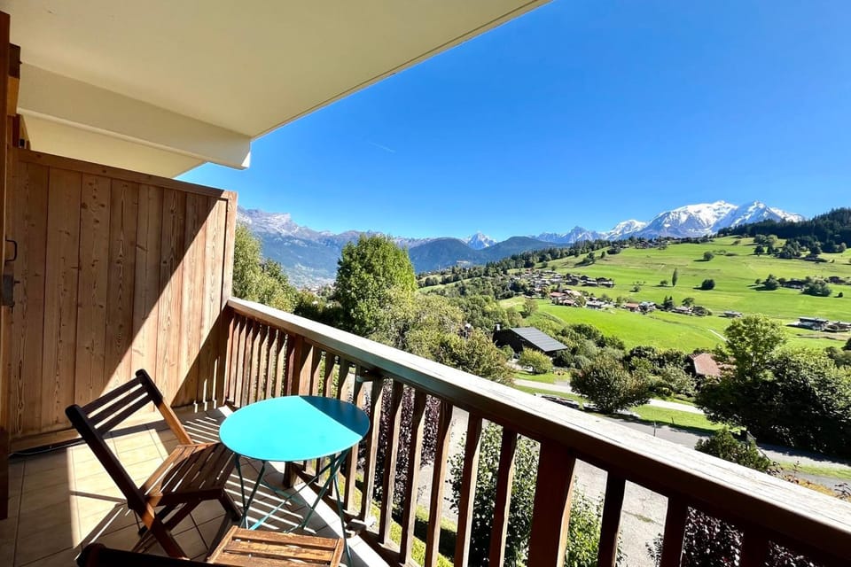 Bright apartment with Mont Blanc view Apartment in Combloux