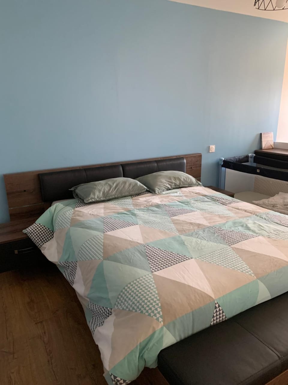 Bed, Photo of the whole room, Bedroom, cot