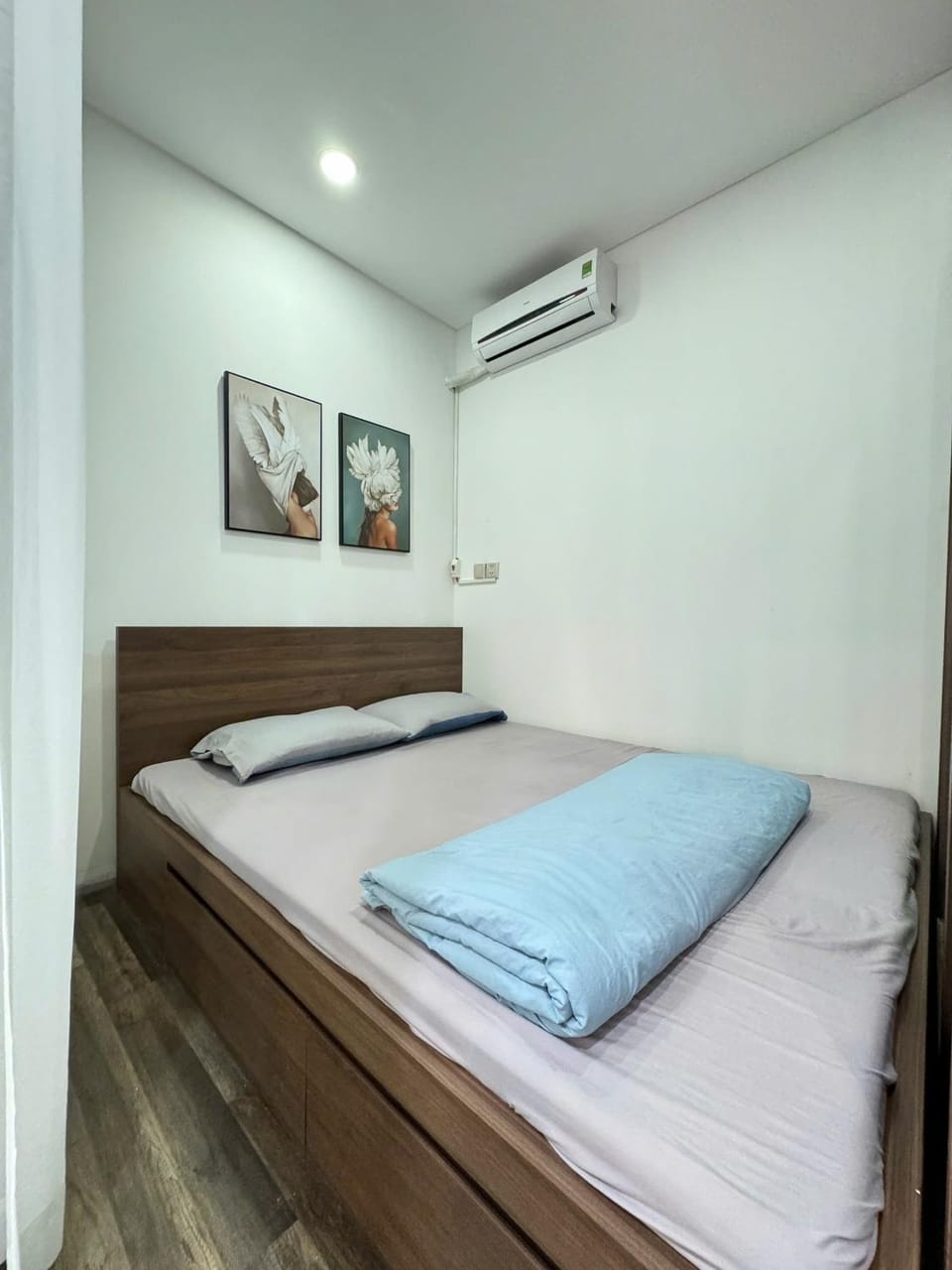 Bed, Photo of the whole room, Bedroom, air conditioner
