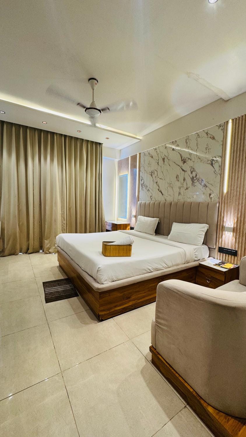 Galaxia Luxe Stay Omaxe Hazratganj mall Apartment in Lucknow
