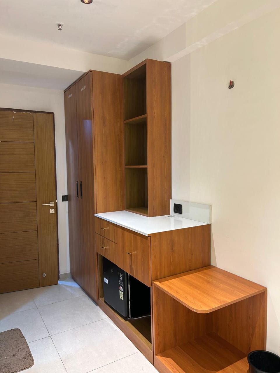 Galaxia Luxe Stay Omaxe Hazratganj mall Apartment in Lucknow