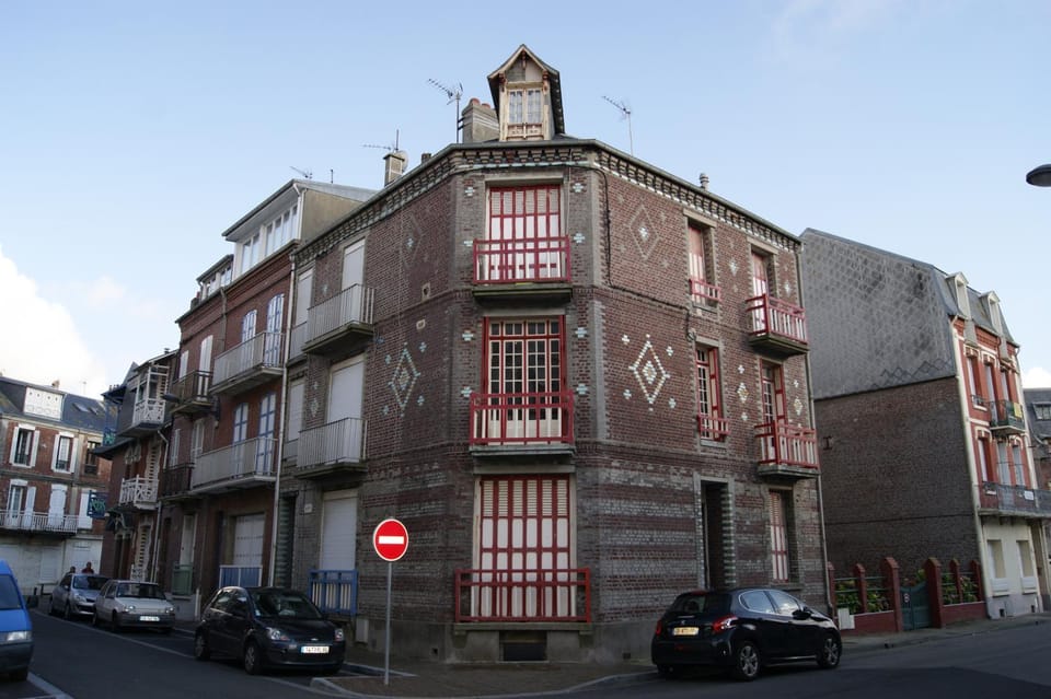 Property building, Facade/entrance, City view