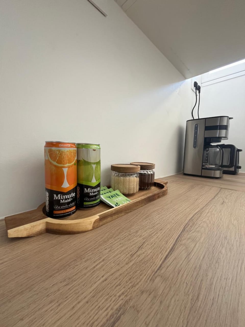 Kitchen or kitchenette, Food and drinks