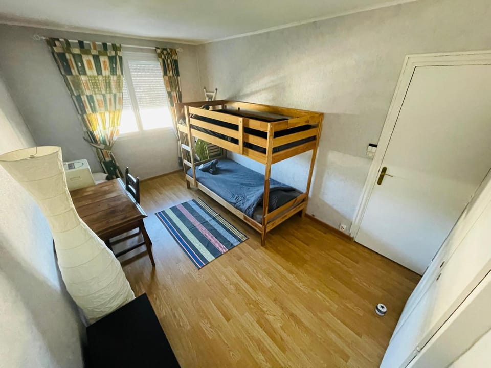 Bedroom, bunk bed