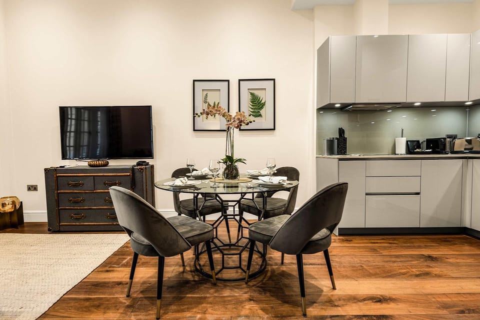 The Chic Retreat AC Apartment in City of Westminster
