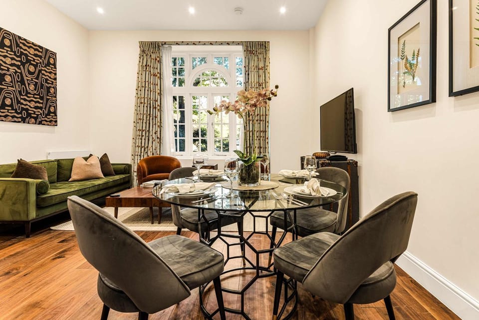 The Chic Retreat AC Apartment in City of Westminster