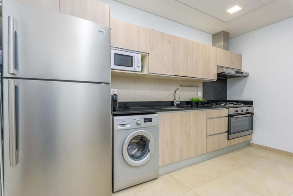 Coffee/tea facilities, microwave, oven, stove, washing machine, kitchen