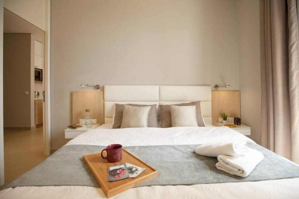 Bed, Bedroom, towels, air conditioner