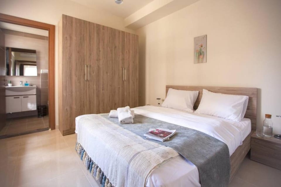 Bed, Bathroom, Bedroom, towels, wardrobe, air conditioner