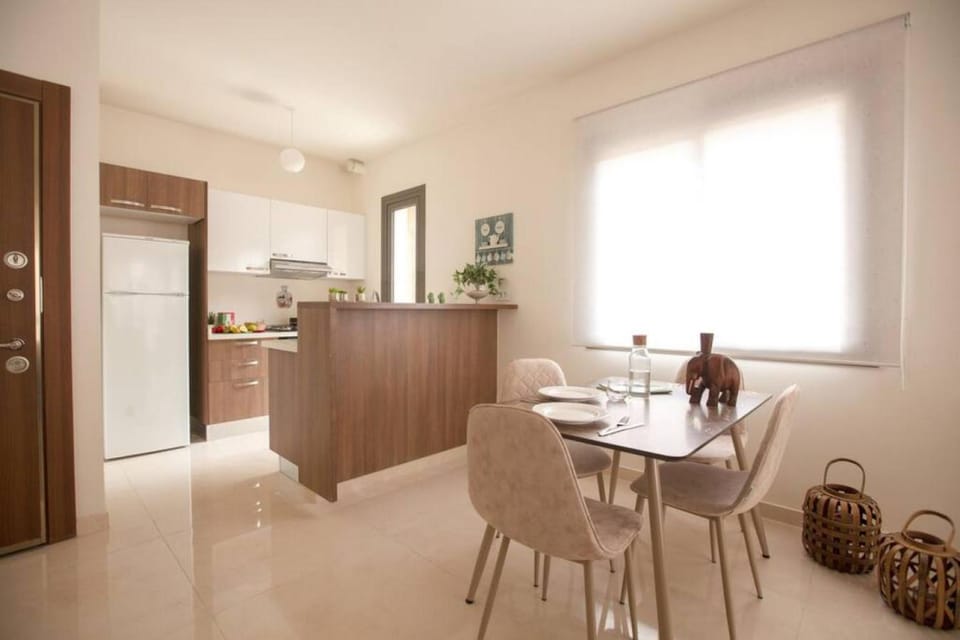 Dining area, kitchen