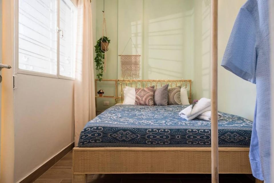 Bed, Bedroom, towels, air conditioner