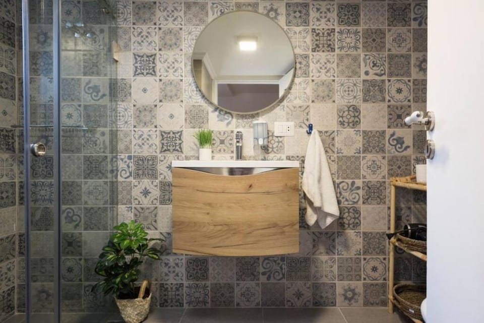 Shower, Bathroom, towels