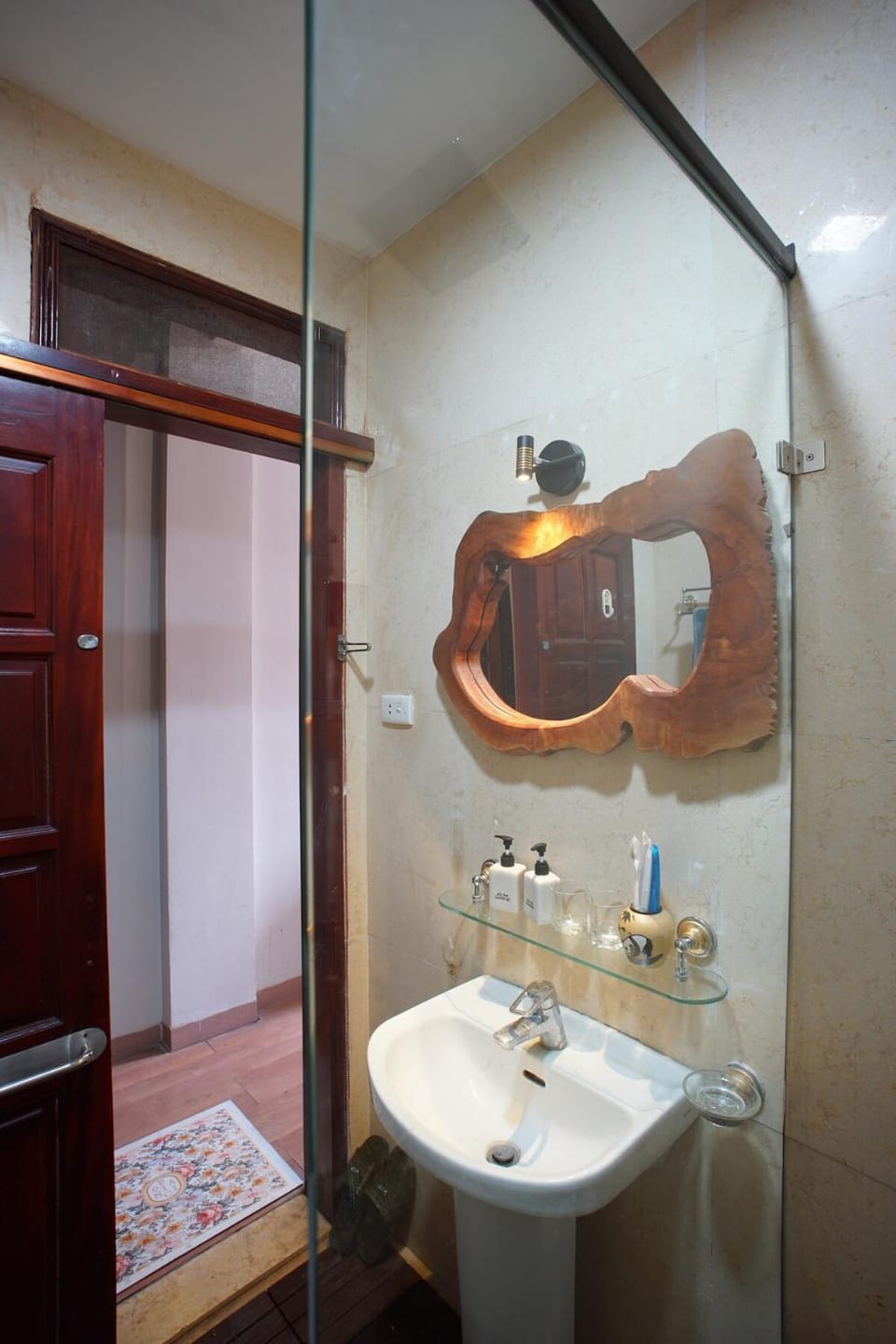 Simi Homes Train Street Hanoi Apartment in Hanoi
