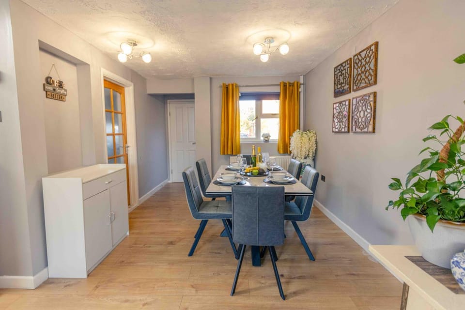 Seating area, Dining area