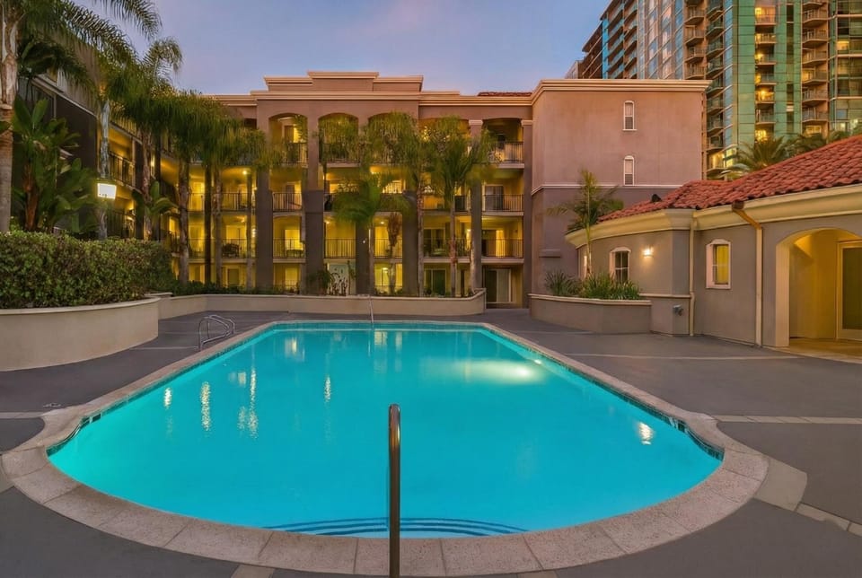 Property building, Day, Pool view, Swimming pool, sunbed