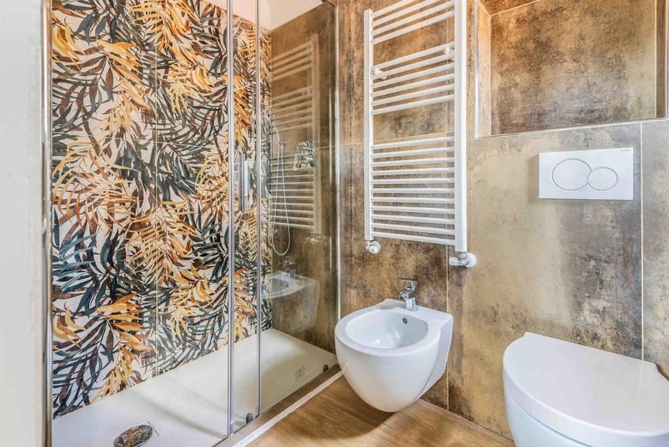 heated HYDROMASSAGE POOL Central Station1' View Apartment in Milan