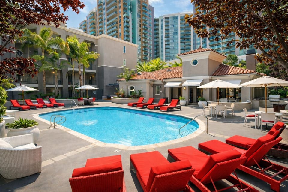 Marina del Rey 1BA & 2BA Getaway - Pool - Spa - Gym Apartment in Marina del Rey