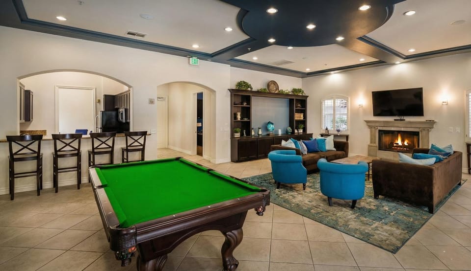 Communal lounge/ TV room, Billiard, Game Room, Seating area, Evening entertainment